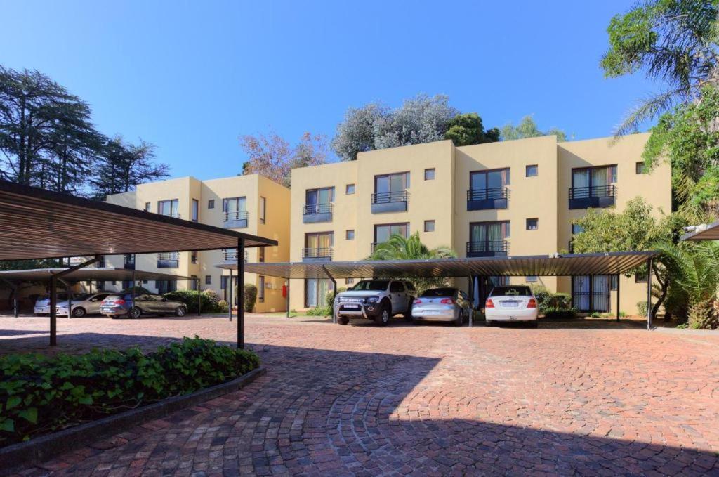 The Apartment On Katherine Street In Central Sandton Johannesburg Bagian luar foto