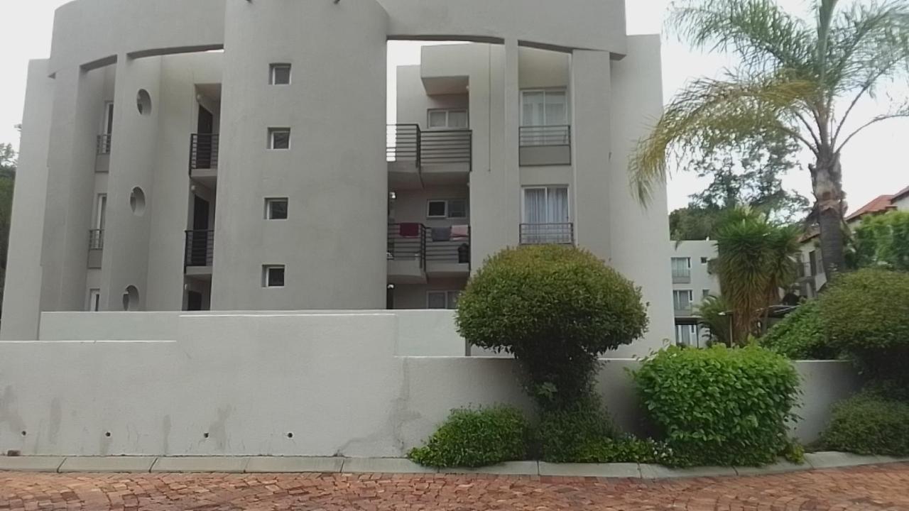 The Apartment On Katherine Street In Central Sandton Johannesburg Bagian luar foto